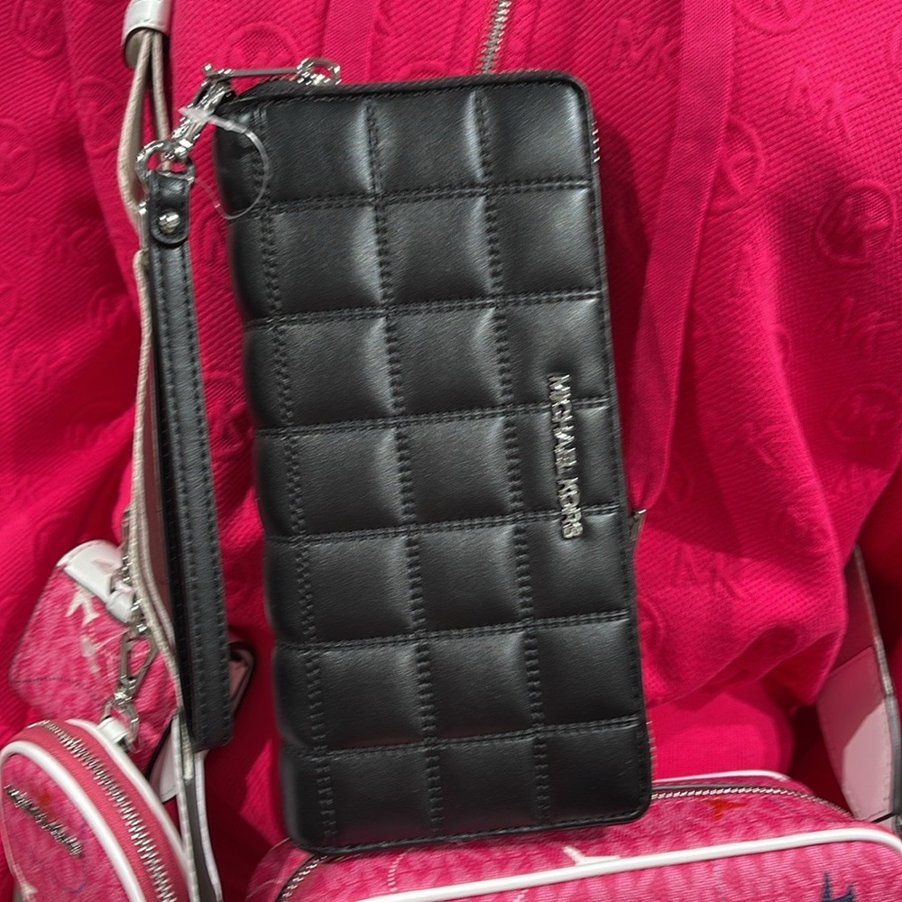 MICHAEL KORS Continental Wristlet Phone Case Wallet 
Black 
NWT - Picture 9 of 16